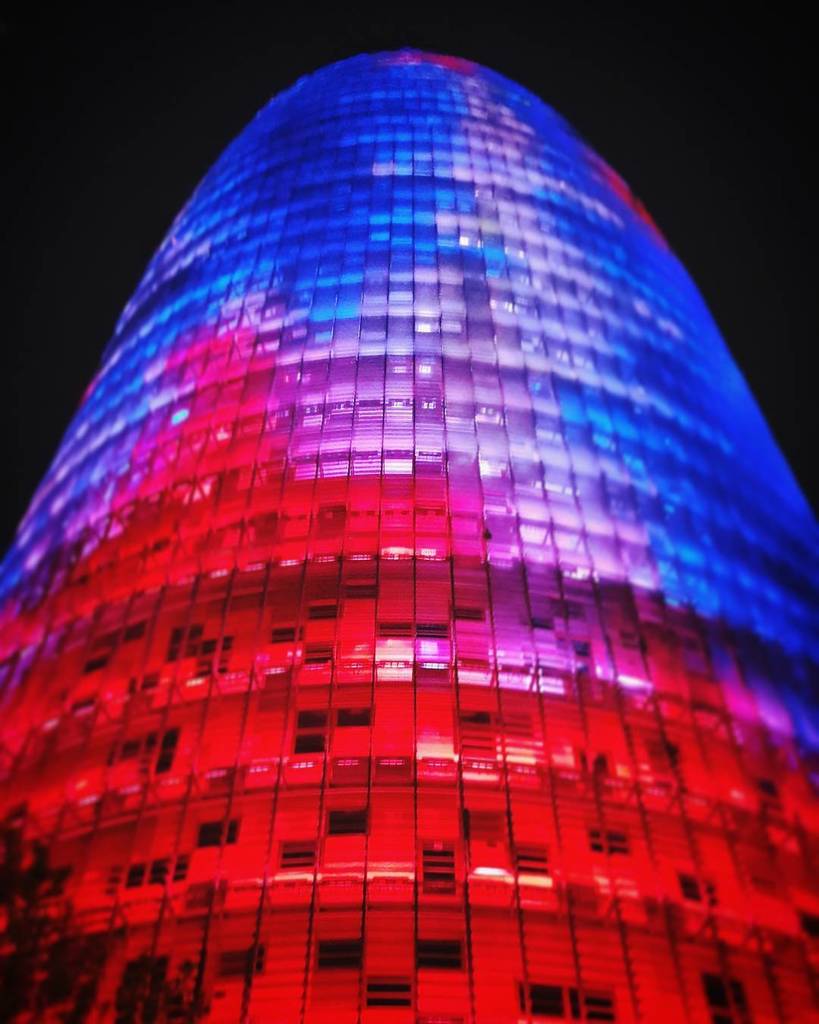 raffonmars's tweet photo. Goodbye Barcelona, city of magic moments 👋 #offf #offfestival #offf2017 #travel #friends #nightlights | + on https://t.co/kfaYP7TI3j https://t.co/EpINdKq7Ds