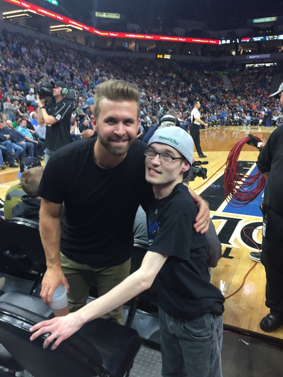 SueMErickson's tweet photo. #ThankYou #BrianDozier for #MakingTheirDay @CCRIMoorhead! You are #MakinganImpact by #MakingaDifference! GO @TWINS! #ILoveCCRI! https://t.co/BFn6W6r6Xu