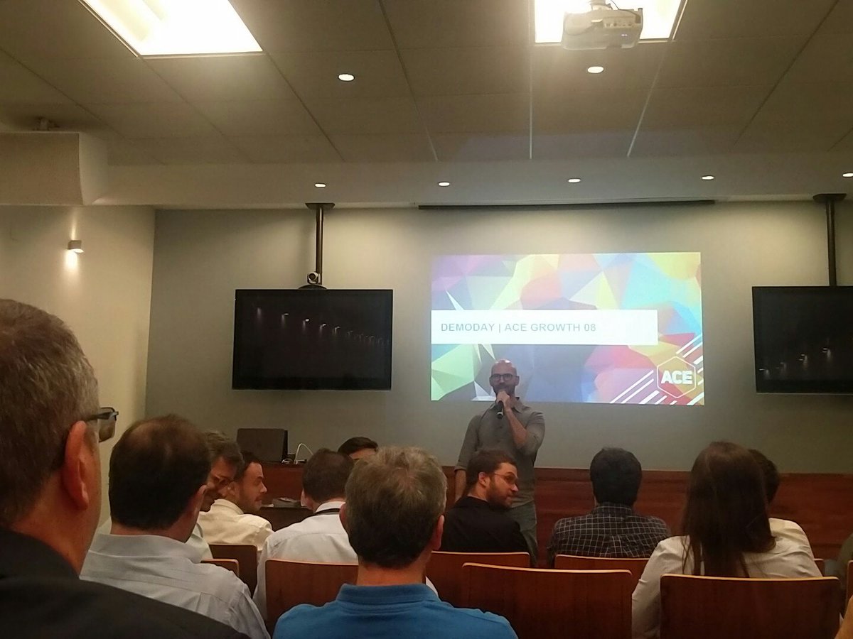 EduardoPaperini's tweet photo. Checking out the best of Brazilian tech at #acegrowth08 ! #growthaholics #vamosjuntos #tozzinifreire #aceleratech https://t.co/3fQw9ApePN
