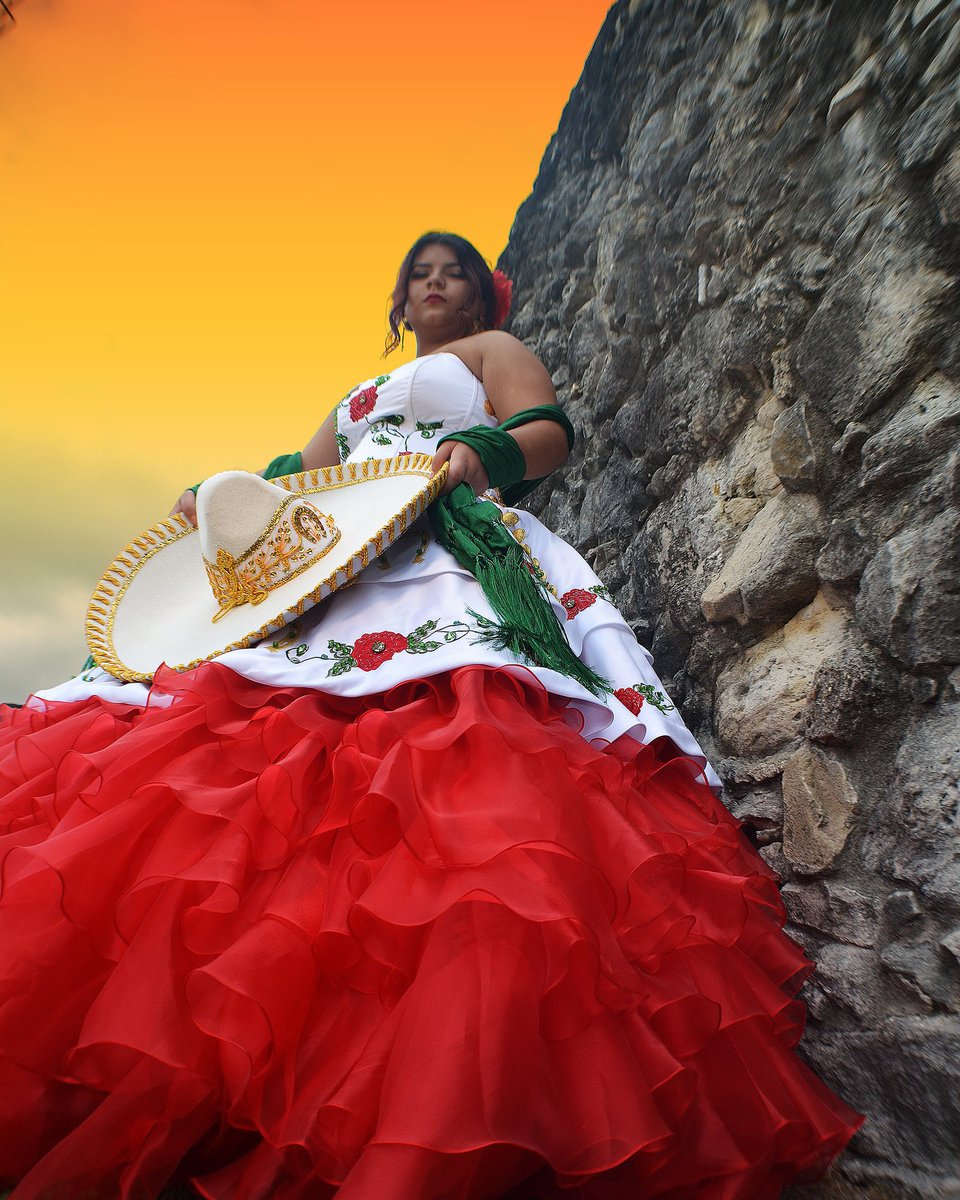 VatoBenavides's tweet photo. #Quincenera  pics #Vato https://t.co/oKPa4f3TzZ