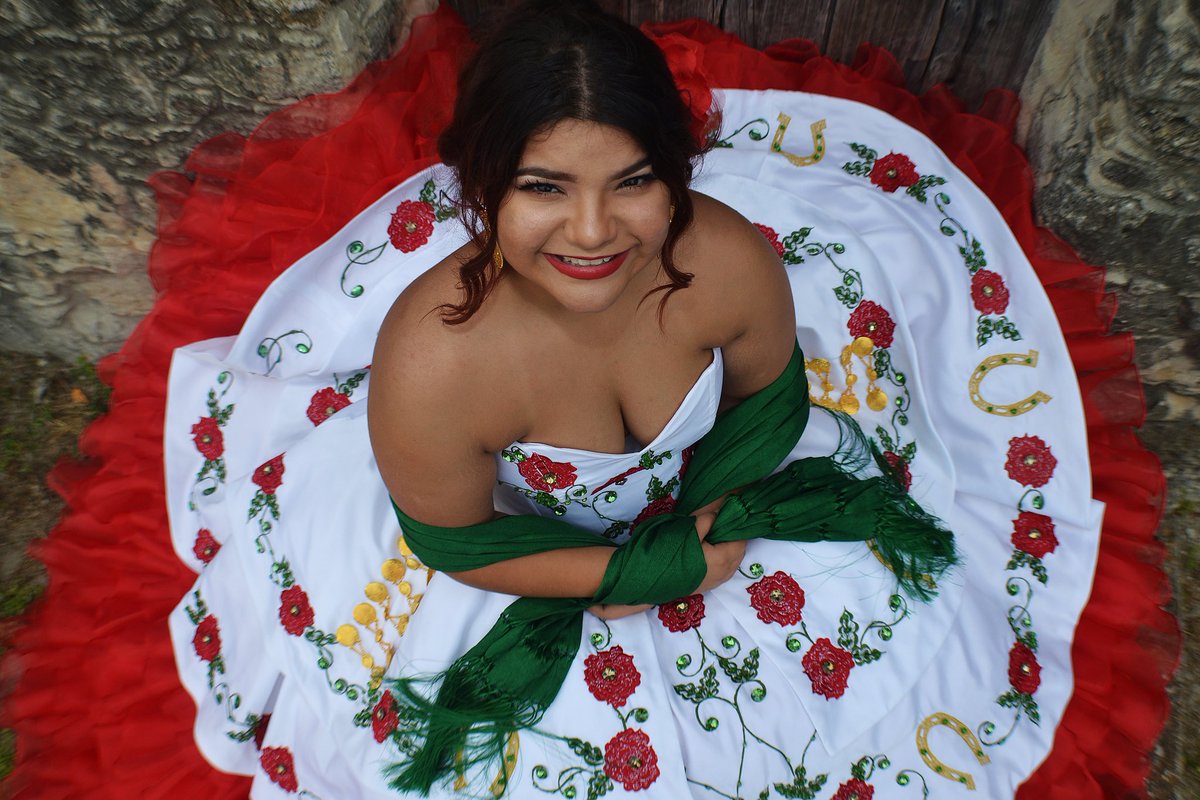 VatoBenavides's tweet photo. #Quincenera  pics #Vato https://t.co/oKPa4f3TzZ