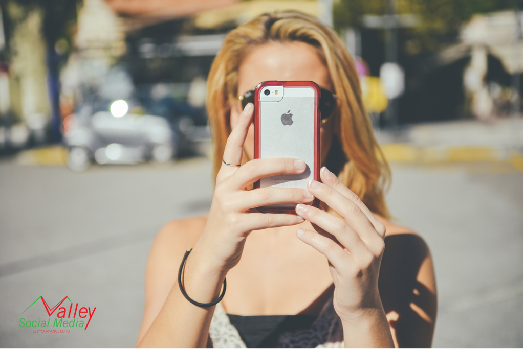 SM_Insiders's tweet photo. #SNAPCHATFACT  71% of Snapchat users are 18-34. #snapchat #video #pictures #business #marketing  #consumers #young https://t.co/VOsugjFXQA
