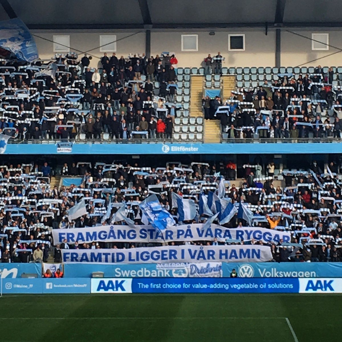 "Framgång står på våra ryggar - Framtid ligger i vår hamn"

Östra Locos!