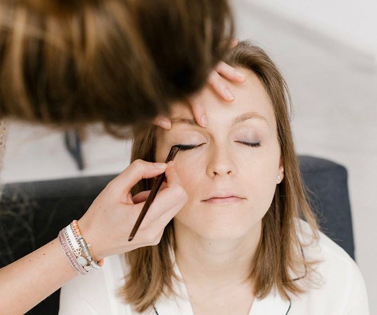 Popmyday's tweet photo. Sur https://t.co/sskFPUKPLS retrouvez tous vos RDV beauté &amp; bien-être à domicile, 7j/7 de 7h à 22h : manucure, make-up, coiffure &amp; massage 💌 https://t.co/HYzwe9omJJ