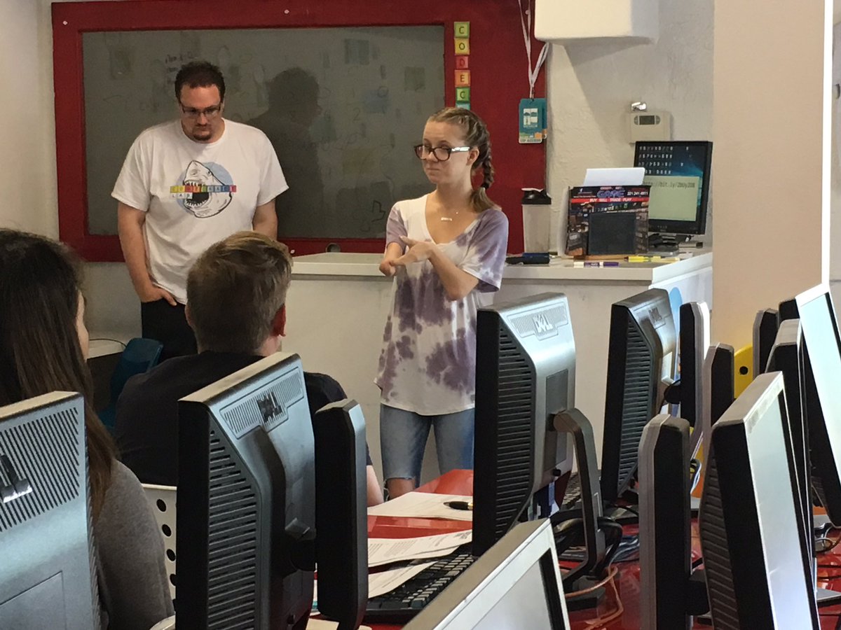 WandaLVasquez's tweet photo. @AcaciaWoodley shares her entrepreneurial journey with local teens @weVENTUREmlb Entrepreneurial Code Camp @CodecraftLab https://t.co/AeCspf10wb