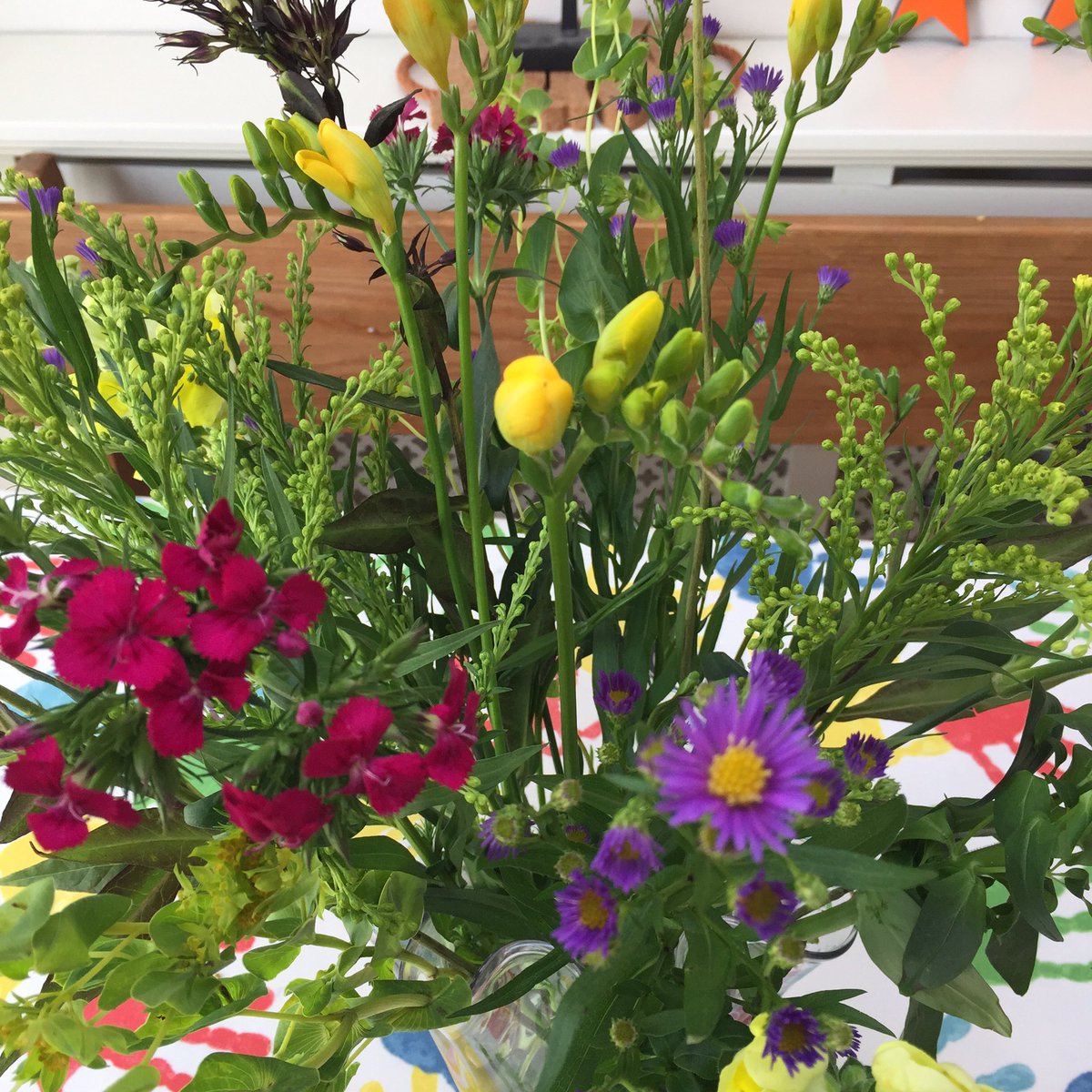 jenzjenen's tweet photo. @BloomandWild I love my flowers! It wasn't very obvious that I'm lucky enough to have a #3monthsubscription though #letterboxflowers #bloom https://t.co/F4hMHc1LPS