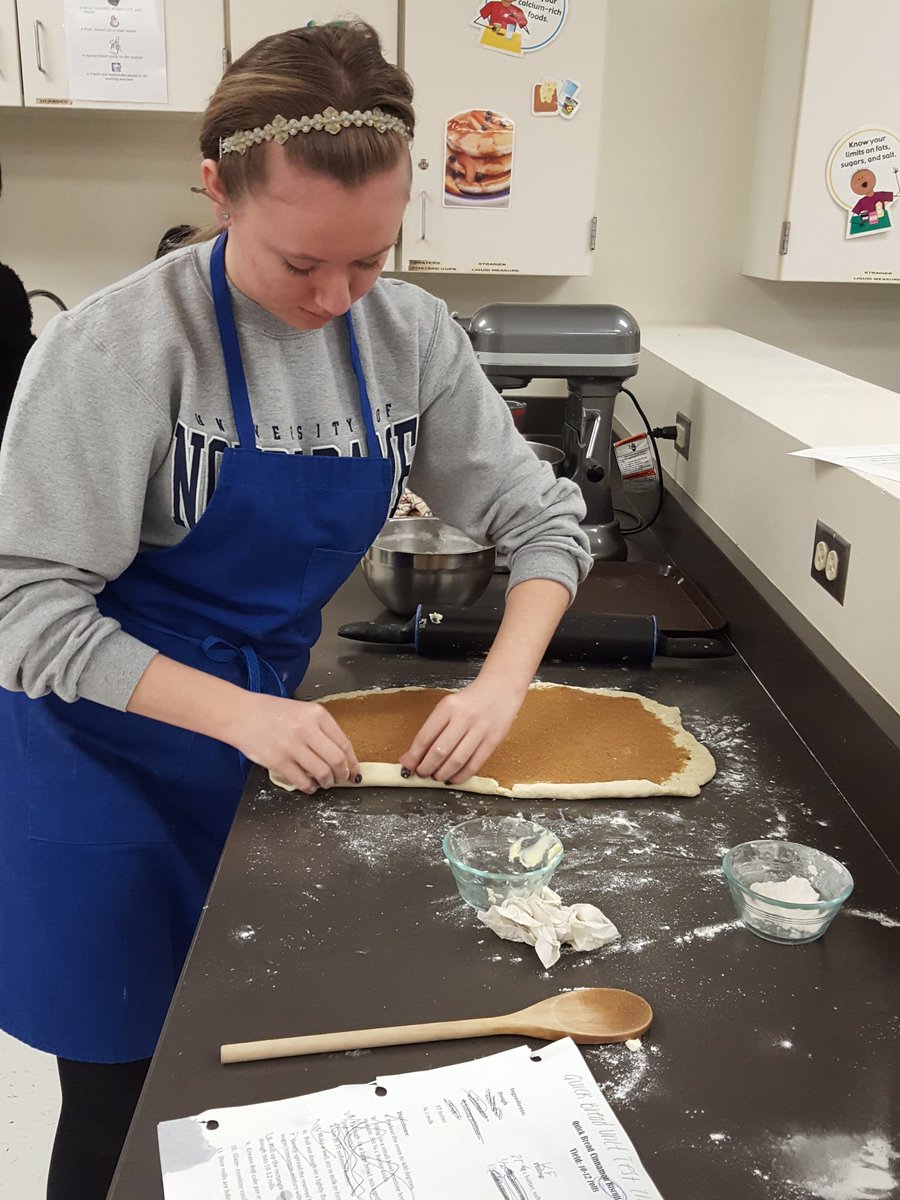 FACS_LHS210's tweet photo. Quick bread finale- cinnamon rolls! #GoLemont https://t.co/grYdmiY1xS