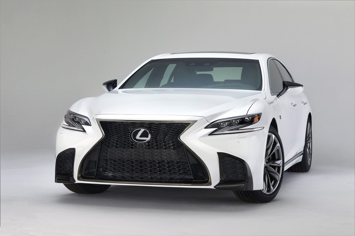 univisionabordo's tweet photo. .@Lexus redobla su apuesta deportiva en @NYAutoShow con el #LS500FSport https://t.co/u0OU9QHgYx https://t.co/CZHtij1N2p