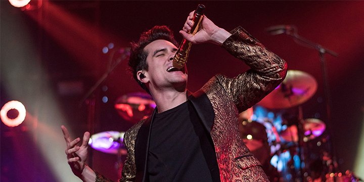 people's tweet photo. .@PanicAtTheDisco frontman @brendonurie to make his Broadway debut in #KinkyBoots https://t.co/Fr8ltEXM5n https://t.co/DPSJ6xjmdI