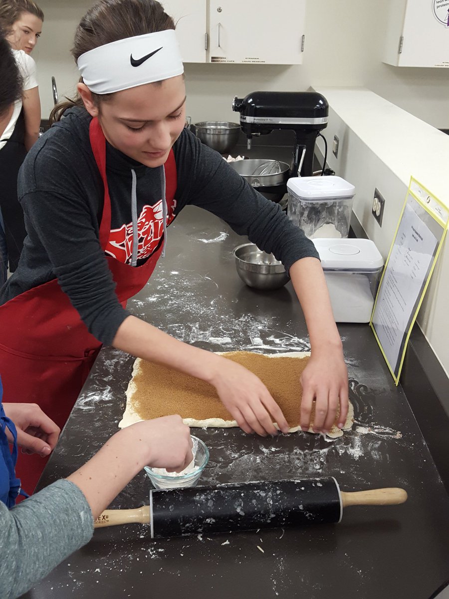 FACS_LHS210's tweet photo. Cinnamon rolls process https://t.co/L1nZJ1PV4q