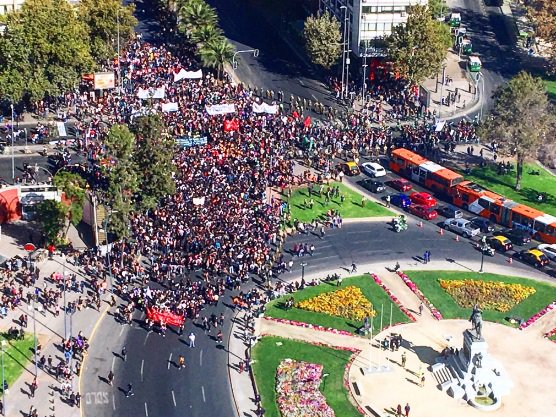 Tolerancia0's tweet photo. En #ModoTermometro así transcurre marcha de la @Confech a esta hora, en protesta por ley de educación superior #YoMarchoEl11 @chilevision https://t.co/lzjVuisgZT