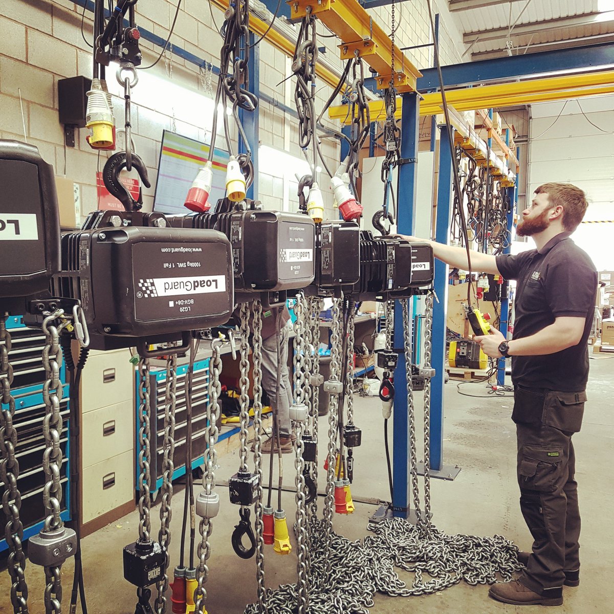 LiftTurnMove's tweet photo. Another busy week at LTM. The lads have just finished a massive job today. All hands on deck #teamworkmakesthedreamwork #loadguard https://t.co/xWkNjTO3LQ