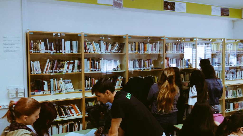 IESVictoriaKent's tweet photo. #IVKLee. Desde 1° de #IVKTASOCT se han desarrollado, ayer y hoy, 4 sesiones de animación a la lectura con alumnado de 1° y 3° de ESO. https://t.co/bIcsc2NmPP