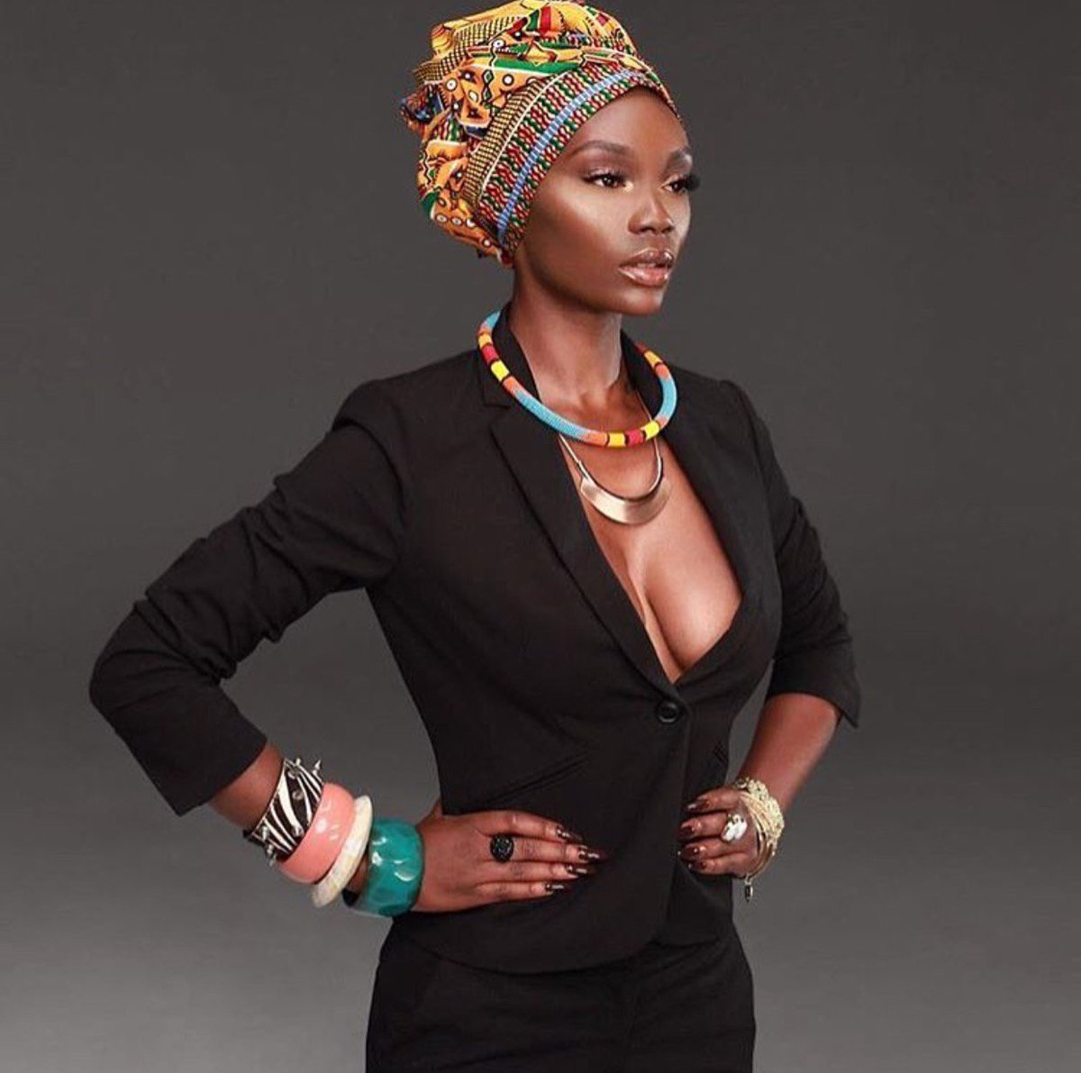 We're obsessed with the Nigerian queens in Wizkid's new music video "Come Closer" featuring Drake! bit.ly/2nSt1OJ