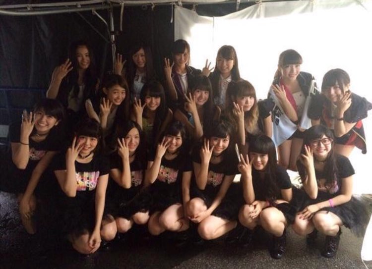 nanaco_minami7's tweet photo. 【全国対バンツアー〜YUMEENO KIZUNA〜】いよいよ4/16(日)地元大阪です

対バン相手は、私の生まれ故郷と言っても過言じゃないスクールの仲間、大阪☆春夏秋冬！

念願の2マン。絶対お越しください。私はもう興奮してます。
https://t.co/GARhHlxGup https://t.co/9LAhjNtYjV