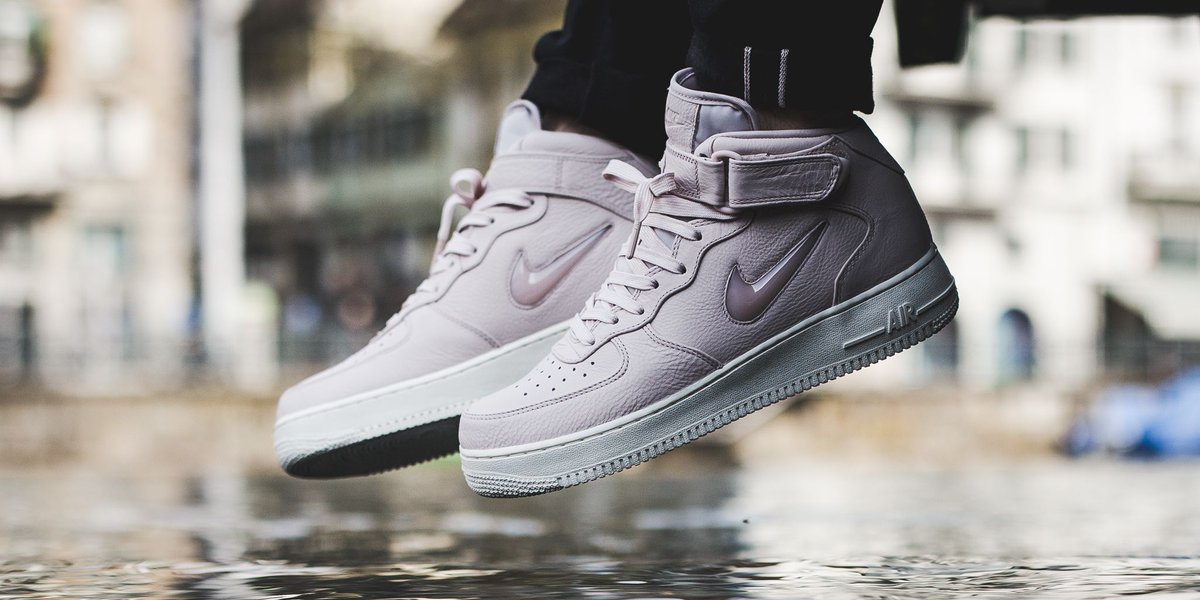 air force 1 retro mid