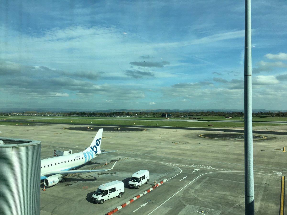 theplayer_pilot's tweet photo. #relaxing in the @British_Airways lounge @manairport before the BA1403 to @HeathrowAirport https://t.co/Pg4qz8e5OQ