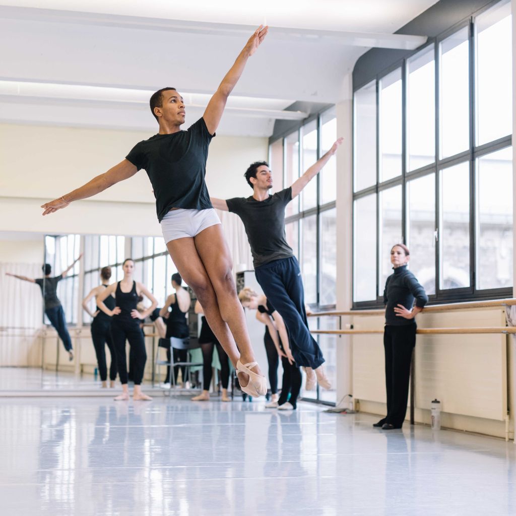 DanceAreaGeneva's tweet photo. Discipline is the bridge between goals and accomplishment. #ballet #danse #genève https://t.co/dWOzMSWPvI