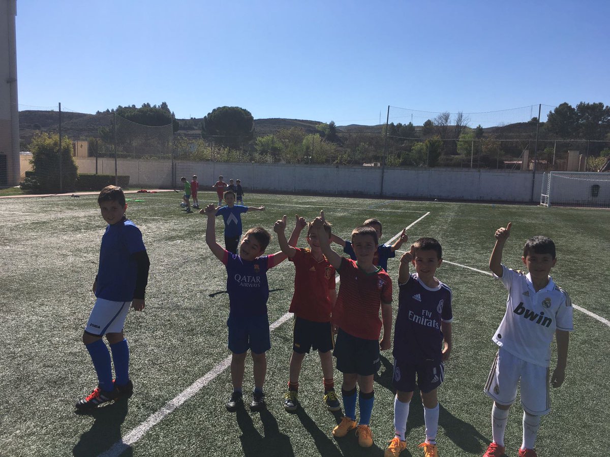 DeductorSpain's tweet photo. 2º día de Campus, buen tiempo y, sobre todo, ¡buen fútbol! 🌞 ⚽️ ¿qué más se puede pedir? #Campus #Calatayud #Deductor https://t.co/AE7Pg7GJxn