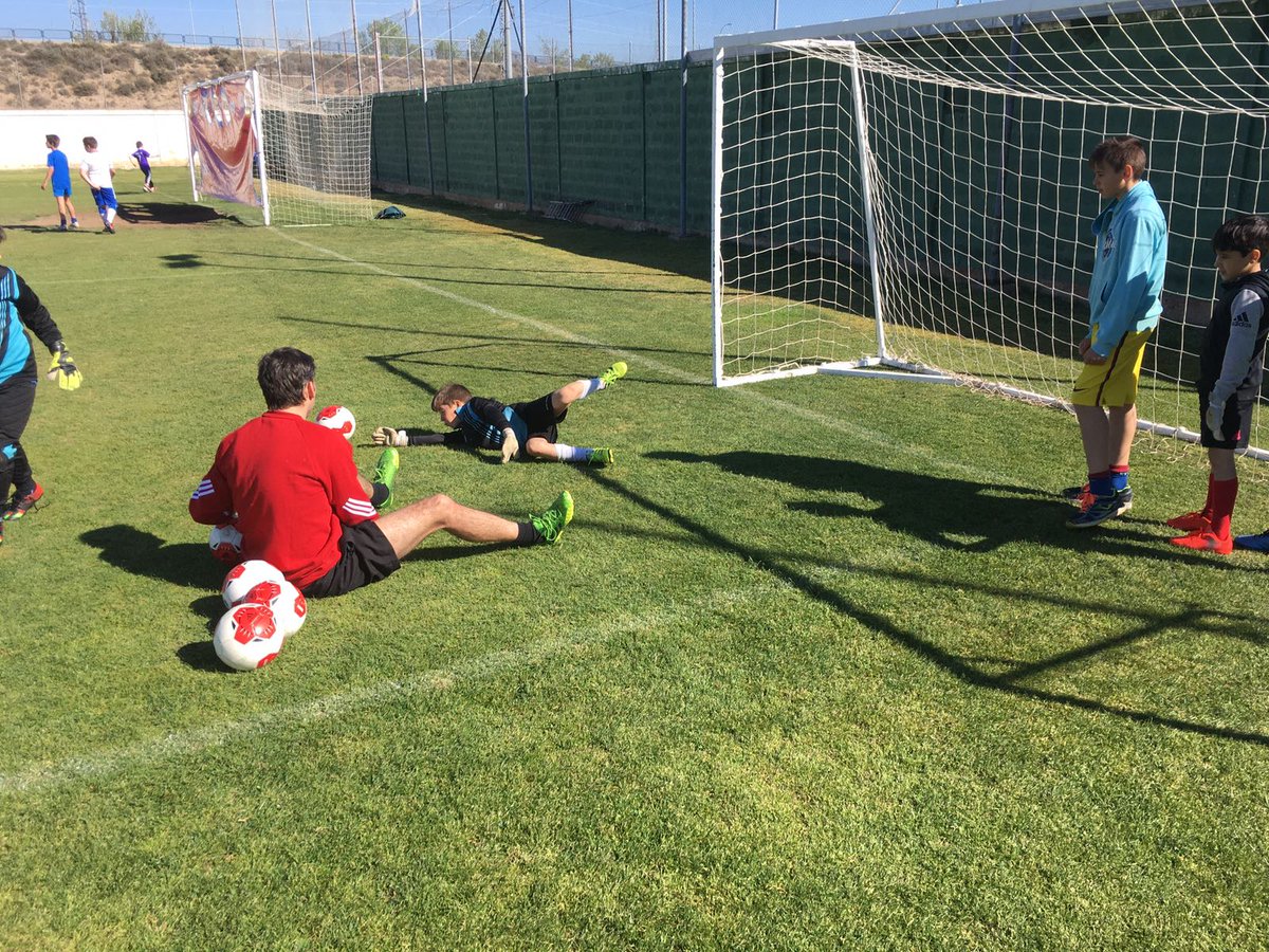 DeductorSpain's tweet photo. 2º día de Campus, buen tiempo y, sobre todo, ¡buen fútbol! 🌞 ⚽️ ¿qué más se puede pedir? #Campus #Calatayud #Deductor https://t.co/AE7Pg7GJxn