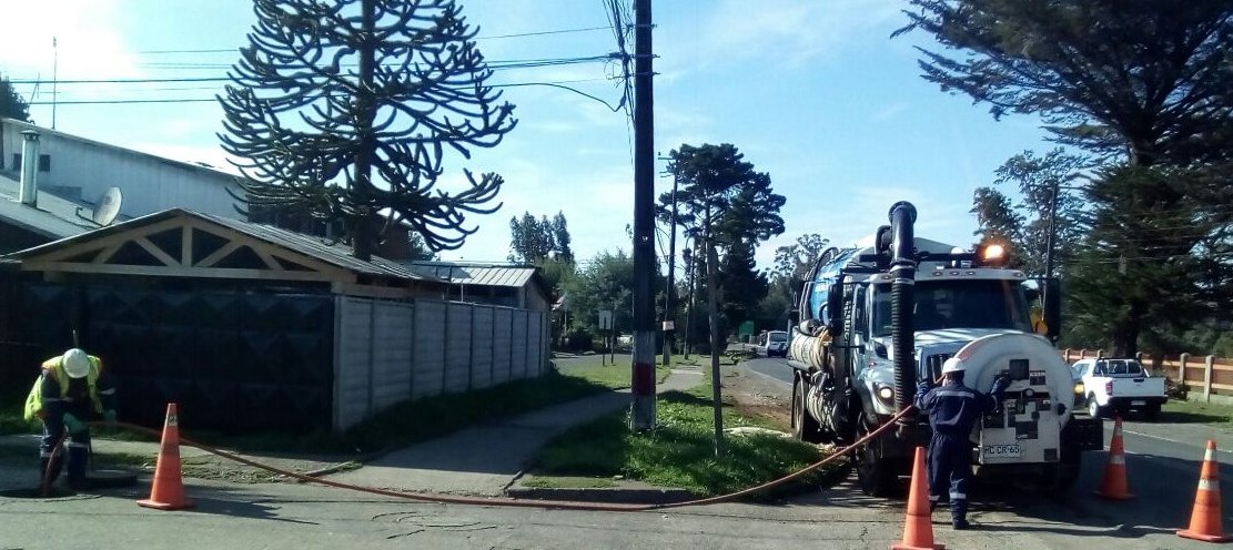 aguasaraucania's tweet photo. En #Cajón realizando plan de mantenimiento preventivo de alcantarillado https://t.co/aY3BHq3gdL