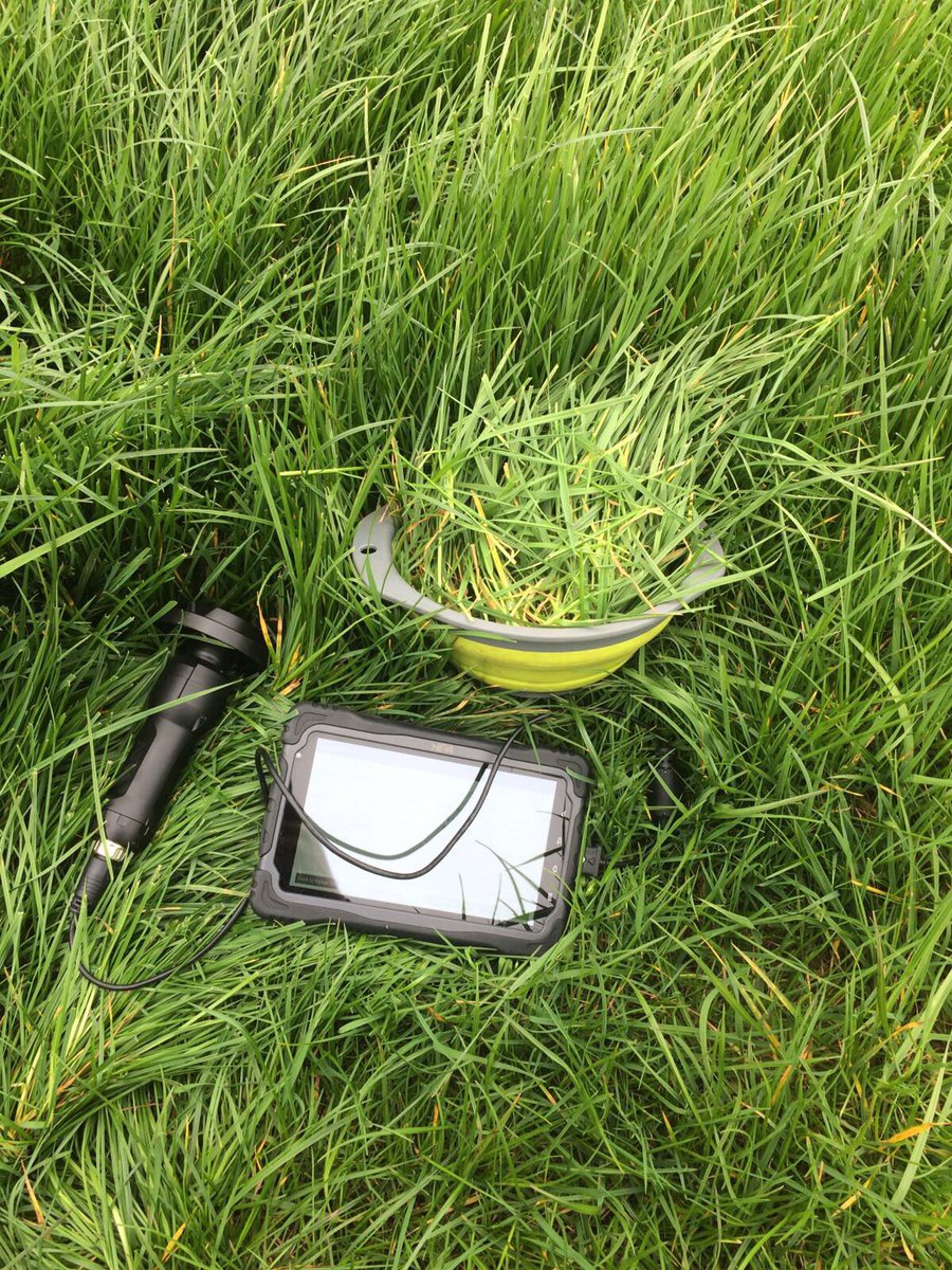 rossbrady9's tweet photo. Testing Spring grass #NIR4 there isn't a bale in the country that compares with grass. @GlanbiaAgri https://t.co/ZeMj5YGUYt
