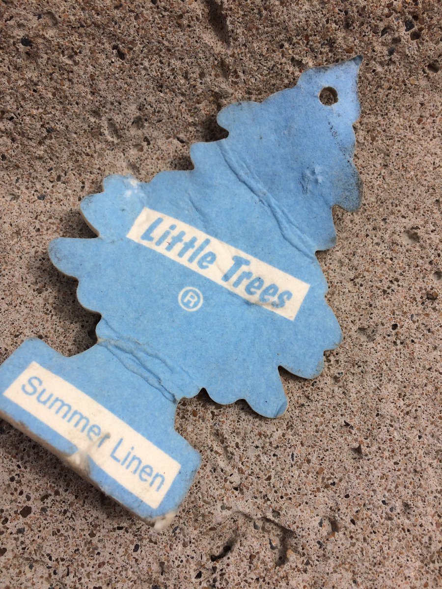 PAEcosquad's tweet photo. #DrizzleYEC cleanup 2

Fun litter we found:
-flossers
-bday card 
-car air freshener, Summer Linen
-WoW cards (3)
-cardboard cutout of bread https://t.co/h8mP6Uy9mH