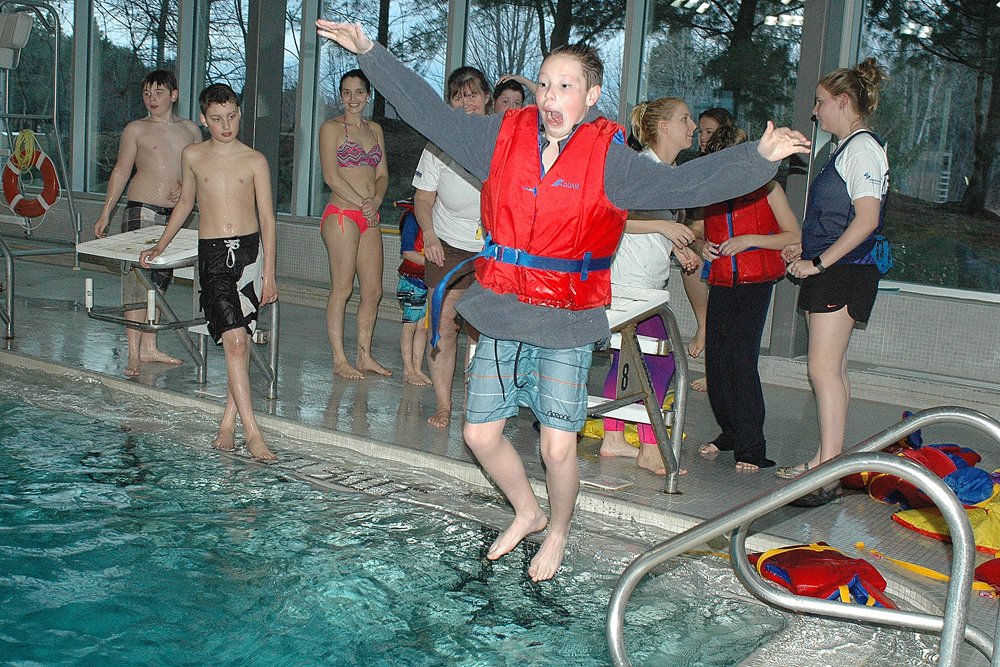 Swimming with your clothes on isn't as easy as it appears and they do it for PFD awareness in #Bracebridge.
muskokaregion.com/sports-story/7…