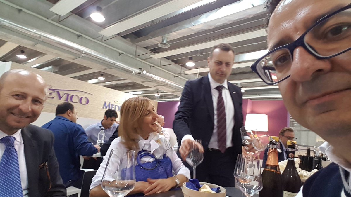 davidebriglia's tweet photo. #Vinitaly #Cevico grazie dell'ospitalità 🔝#FrancescoPaganelli Ottimi Vini #Primitivo #Unique e #Concerto https://t.co/qAQ3iK16za