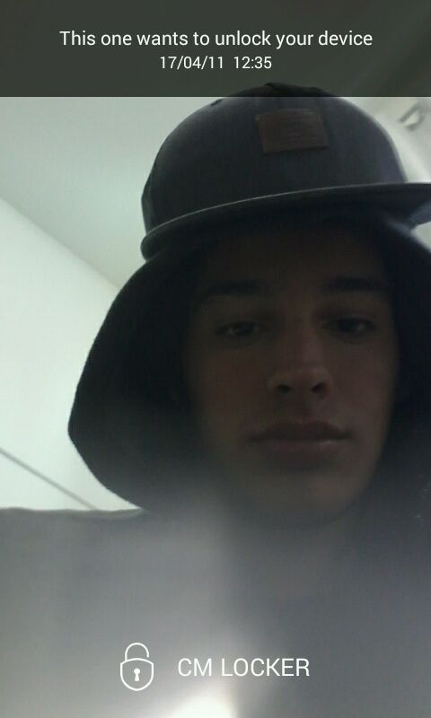 ggallomc's tweet photo. Intruso Selfie em #CMLocker é incrível! Finalmente, eu sei que bisbilhoteiros no meu celular! https://t.co/Li1Zakvuhm