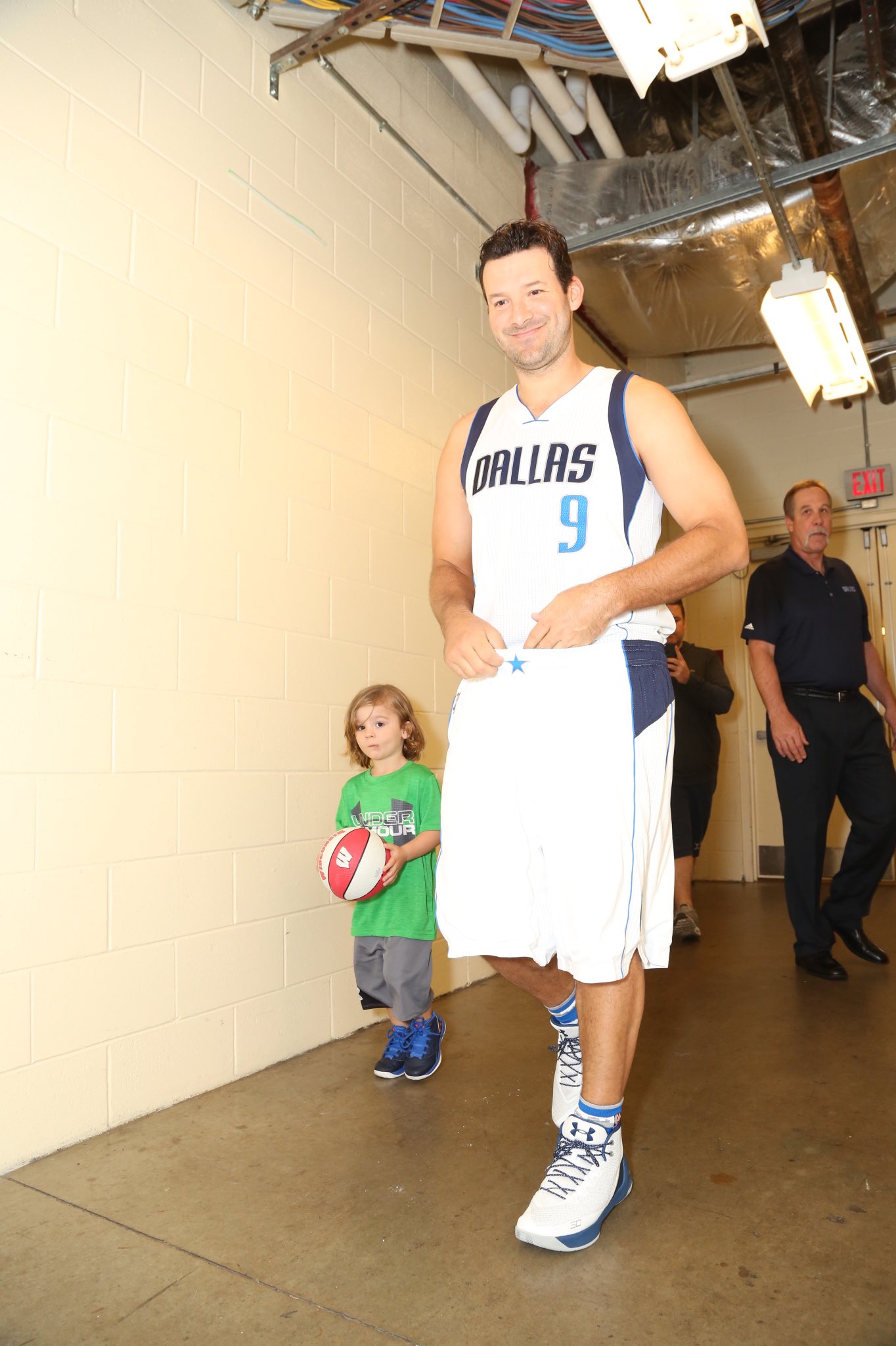 Wow, Tony Romo Looks Weird in a Mavs Uniform - The Ringer