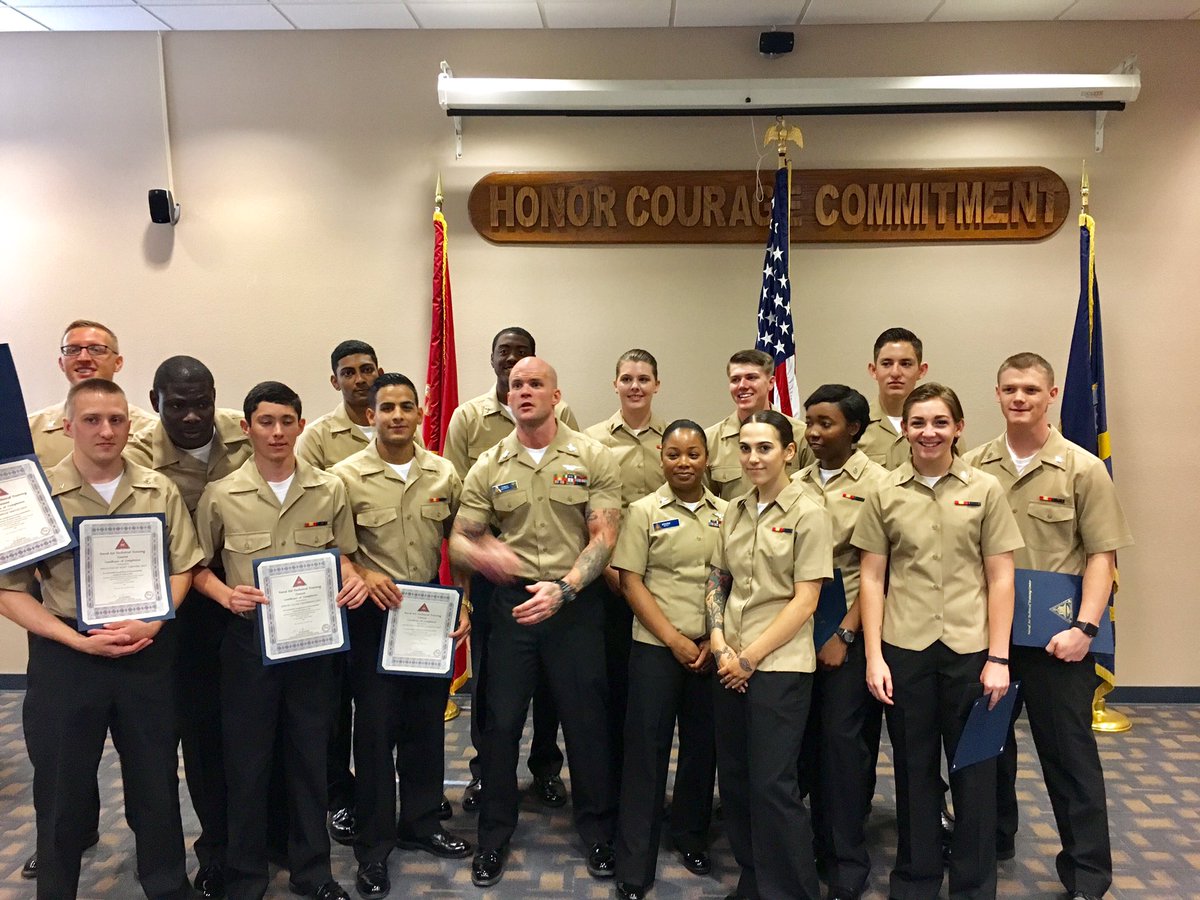 ORTXGAR's tweet image. Thought we were taking a class picture but AM1 was plotting on me the whole time. #AirFrames