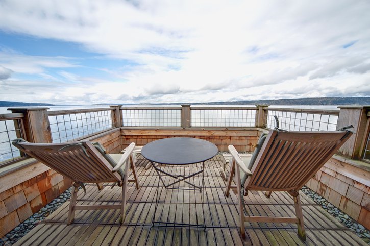 strongtie's tweet photo. Washington State raises the live load requirements for #decks: https://t.co/L6d4etb74R #decksafety #deckcode https://t.co/bYeBDOQEZb