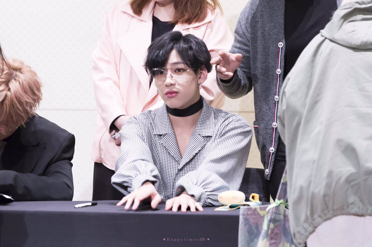 HappytimesBB's tweet photo. 170402 🔹Myeongdong Fansign 💕
#BamBam #뱀뱀 #GOT7 
#HappyDayBB https://t.co/GhmVWEVl0N