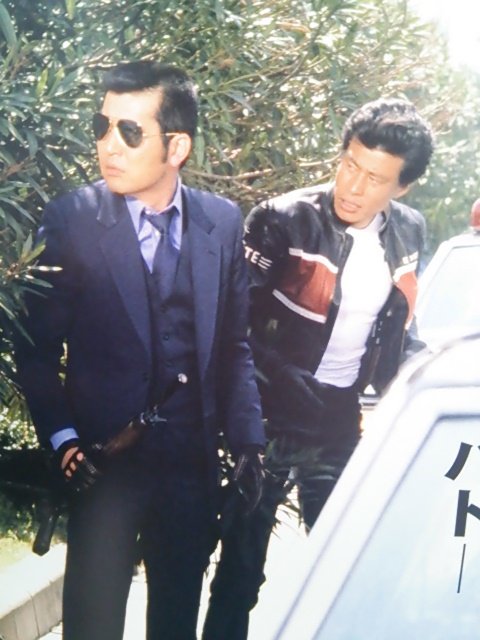 かつみん V Twitter 勝手に大門圭介降臨ダンジョンにお付き合いいただいた皆さん ありがとうございました 27年前に 成人式用に買ってもらった紺のスーツと 17年前に小樽で買った 大門圭介モデルのサングラスが 初のマッチング 西部警察 大門圭介 渡哲也