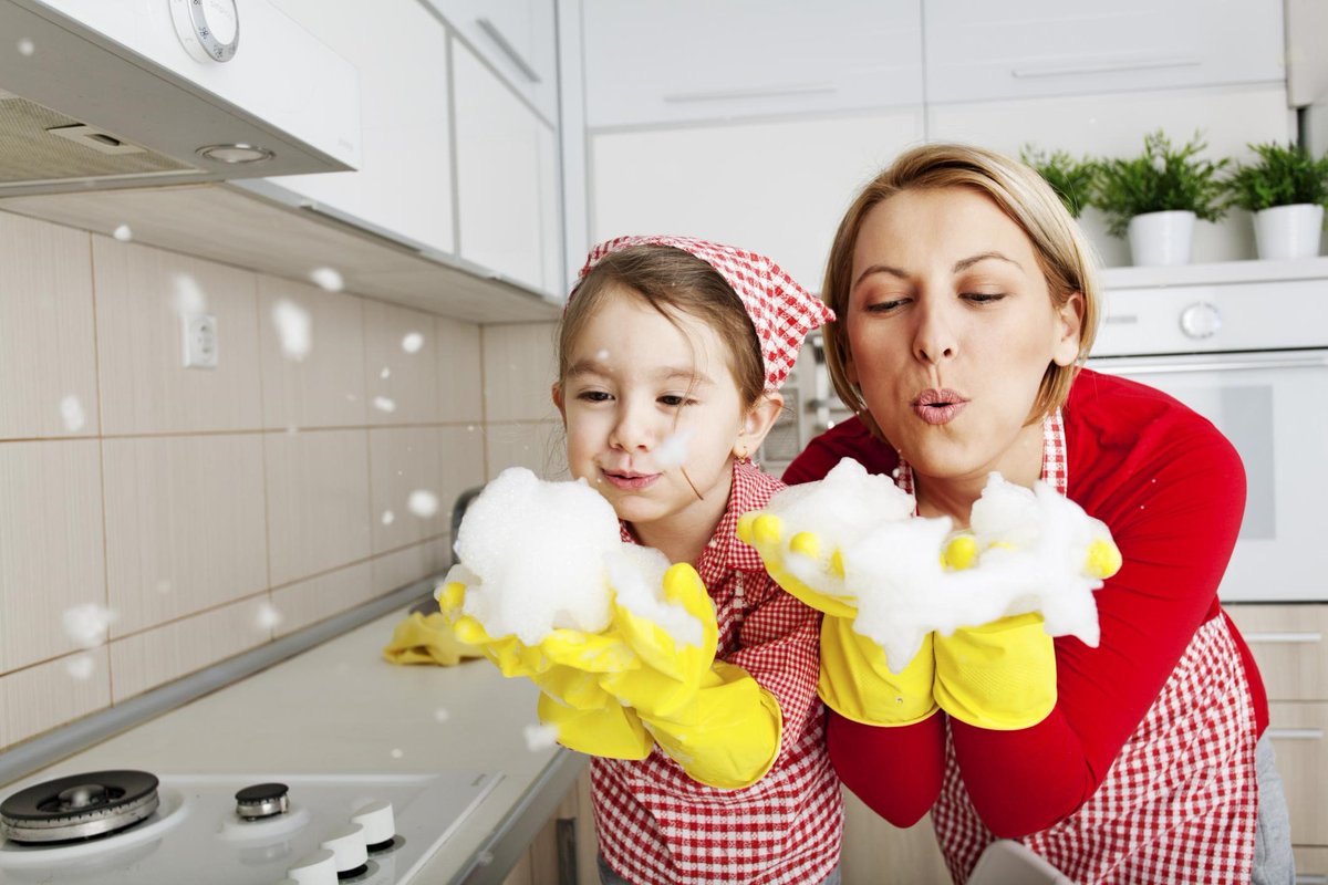 KBandaruk's tweet photo. DIY spring cleaning with @PhillyMaidGreen https://t.co/qnmOI5kQyT #diycleaner #naturalcleaner #greencleaning https://t.co/IqBJ4TdMwf