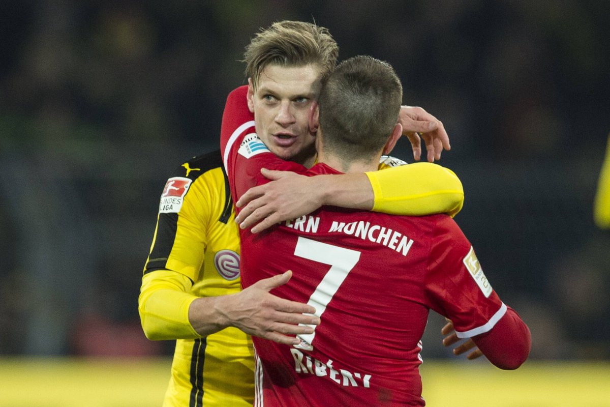 FCBayern's tweet photo. Alles Gute, @MarcBartra und dem gesamten @BVB! https://t.co/3TPvbemRjl