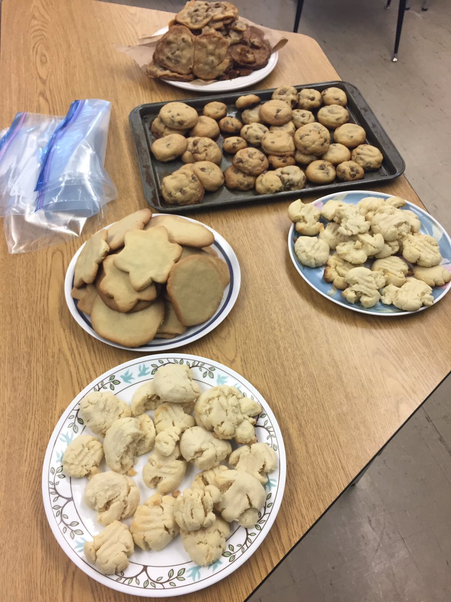 StacieLockhart's tweet photo. Tomorrow we're delivering cookies to the people of Birtle affected by the flood! #RandomActsOfKindness #BCI #Grade5 https://t.co/uKw0Z7Mh7k