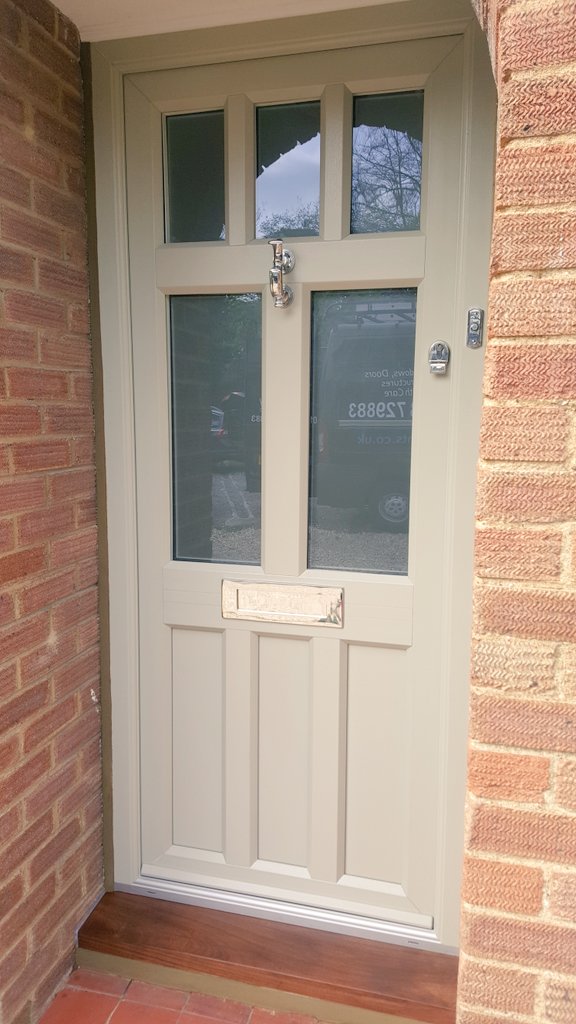 SianPropertyImp's tweet photo. Another day another door! 👌😀 #Windows #doors #conservatories #hampshire #Surrey @jfplastics #upvc #timber #aluminium #bifolds https://t.co/Ri9sobLD34