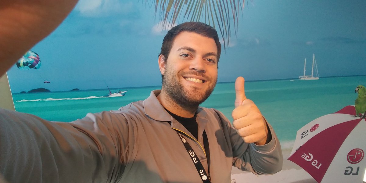 BrentSenneff's tweet photo. Awsome wide angle front facing selfie 📷 on the new LGG6!
@phncntking @Joe_Douglas32 @SellWithLG #LGG6DEN https://t.co/4ptESd8Fwb