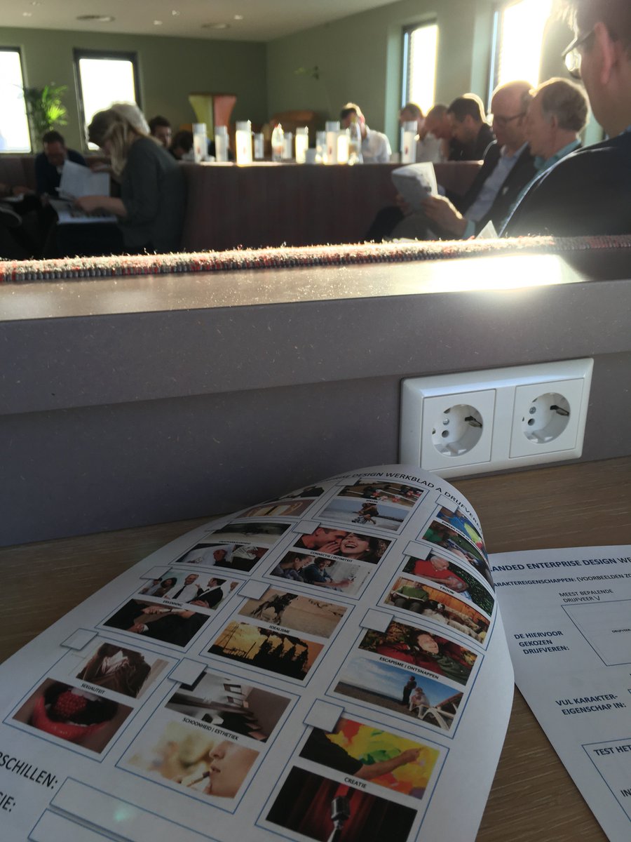 marloessikkema's tweet photo. Een Verlicht begin van de sessie #branddriven #enterprisedesign bij #Trivento https://t.co/X4UaXTWMbU