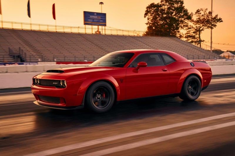 Radical Dodge Challenger Demon!! Esta es la primera imágen en la que se puede apreciar el diseño completo de esta bestia de Dodge!