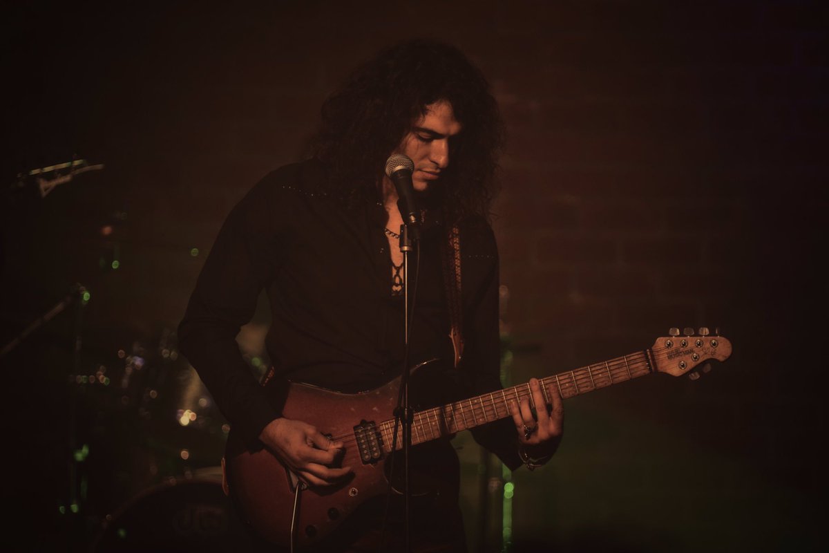 OshinManoukian's tweet image. #oshinmanoukian #strapica #live