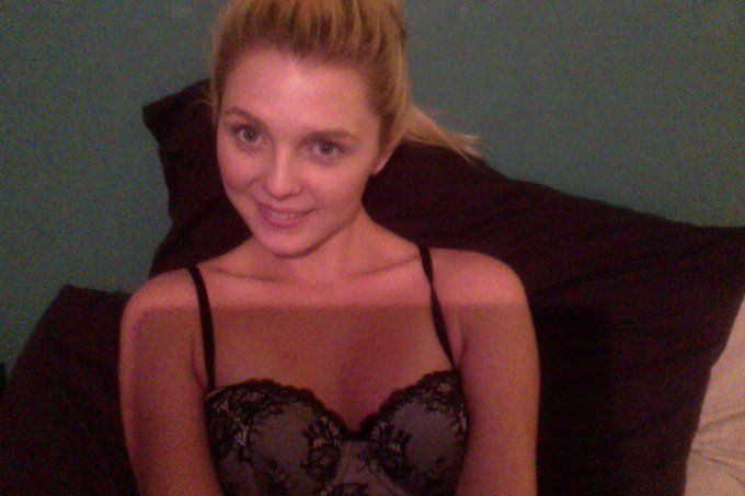 hiiii everyone, guess what my birthday is this MONDAY & shooting for @RodneysRoom this weekend So excited