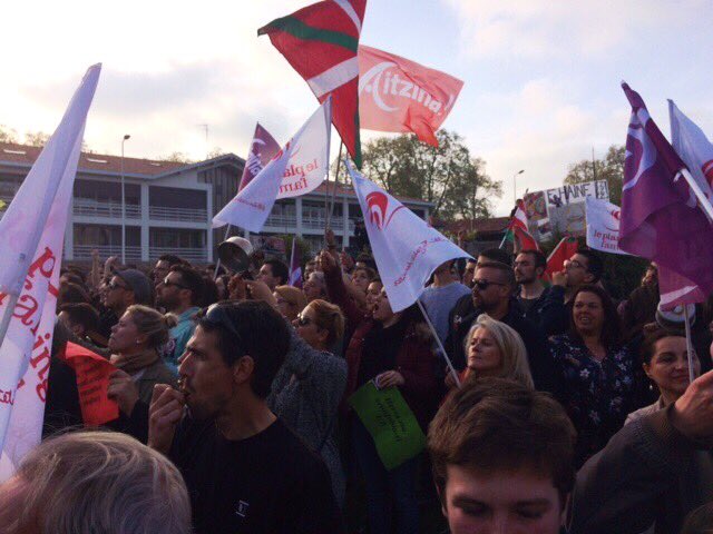 leplanningPB's tweet photo. Mobilisé-e-s à Bayonne pour faire du bruit contre le racisme, le sexisme et l'homophobie à l'occasion de la venue de Marion Maréchal Le Pen. https://t.co/pAnUfWyZBq