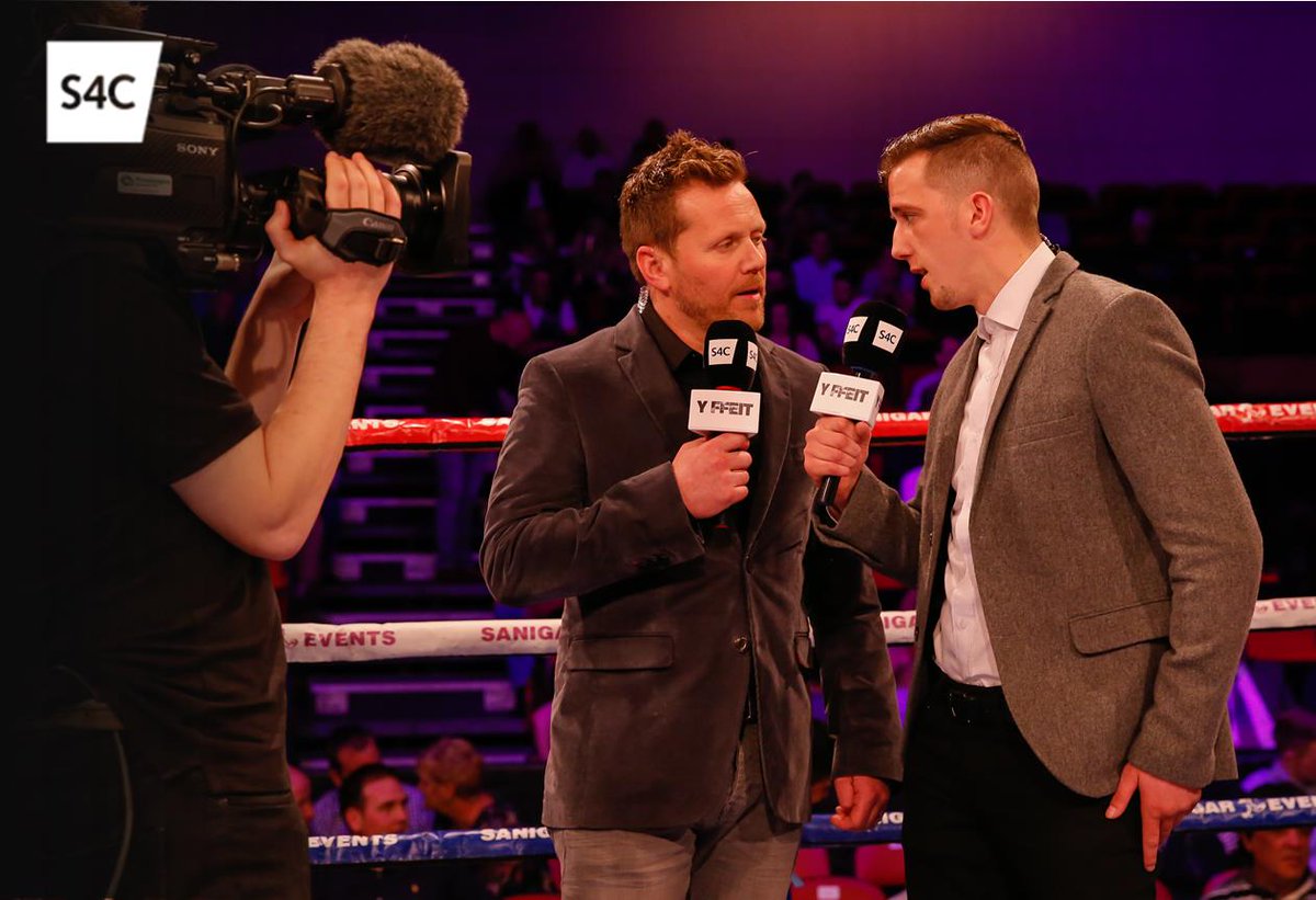 S4Cchwaraeon's tweet image. Cymrwch eich sedd wrth y sgwâr.
Take you seat ringside.

#YFfeit: Bocsio | Boxing
Nos Fory| Tomorrow Night | 9.30