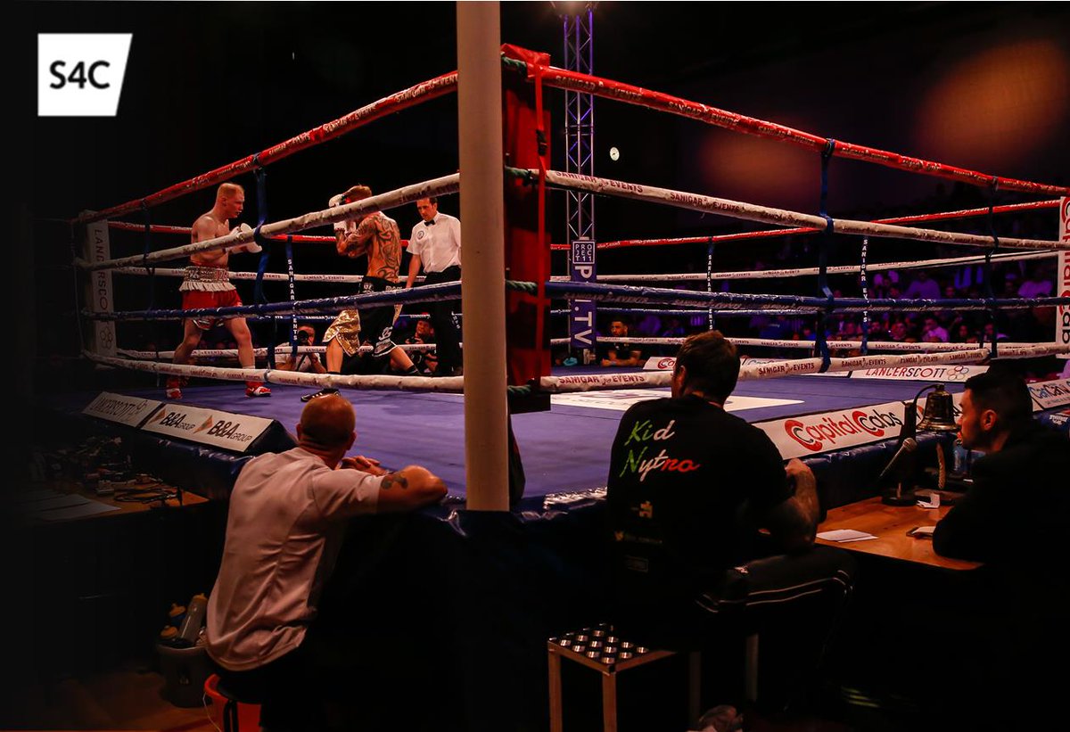 S4Cchwaraeon's tweet image. Cymrwch eich sedd wrth y sgwâr.
Take you seat ringside.

#YFfeit: Bocsio | Boxing
Nos Fory| Tomorrow Night | 9.30