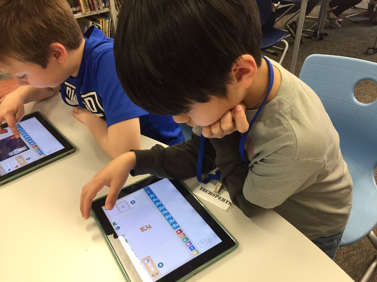 .<a href="/AHSD25Patton/">Patton Elementary</a> Techsperts are teaching how to code math problems to @amesj11 2nds with <a href="/ScratchJr/">ScratchJr</a> @CWegleySD25 @missmiller4