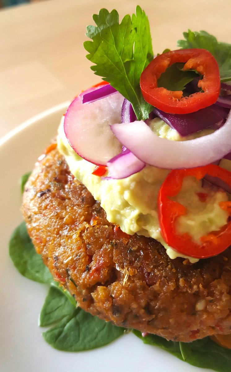 sobodyuk's tweet image. Chickpea burgers! •NEW• RECIPE
ow.ly/XBgX30aLg5J
#veganhour #healthy #foodie
