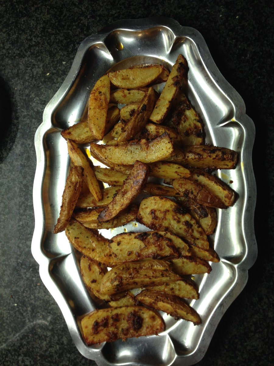 rbarlam's tweet photo. Quan ve jovent a sopar a casa, les patates delux casolanes són millors que les del #mcdonalds #novadorsgastro https://t.co/PGD3DQa1ps